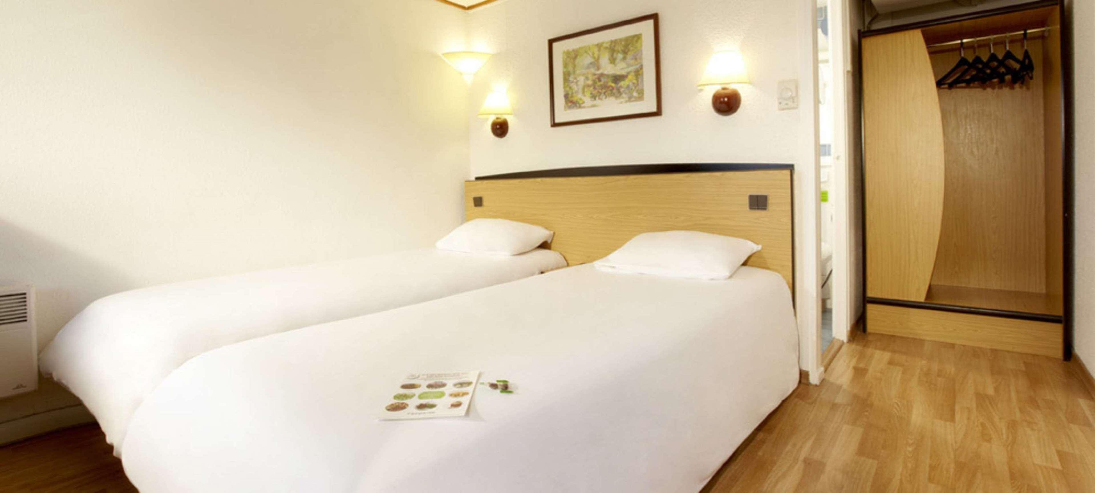 ก็องปานีล มานอสค์ Hotel มาโนสก์ ภายนอก รูปภาพ
