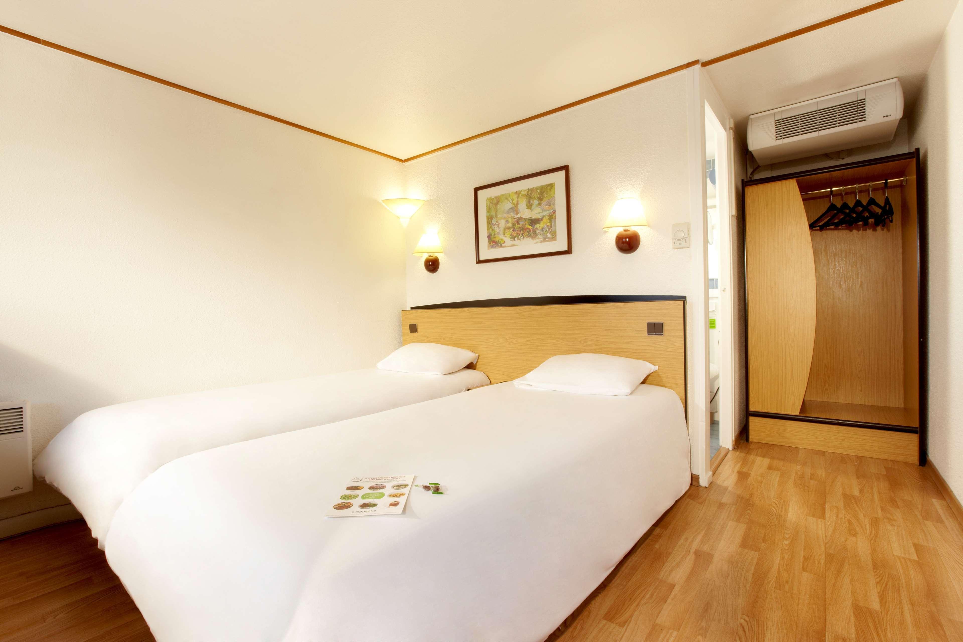 ก็องปานีล มานอสค์ Hotel มาโนสก์ ภายนอก รูปภาพ