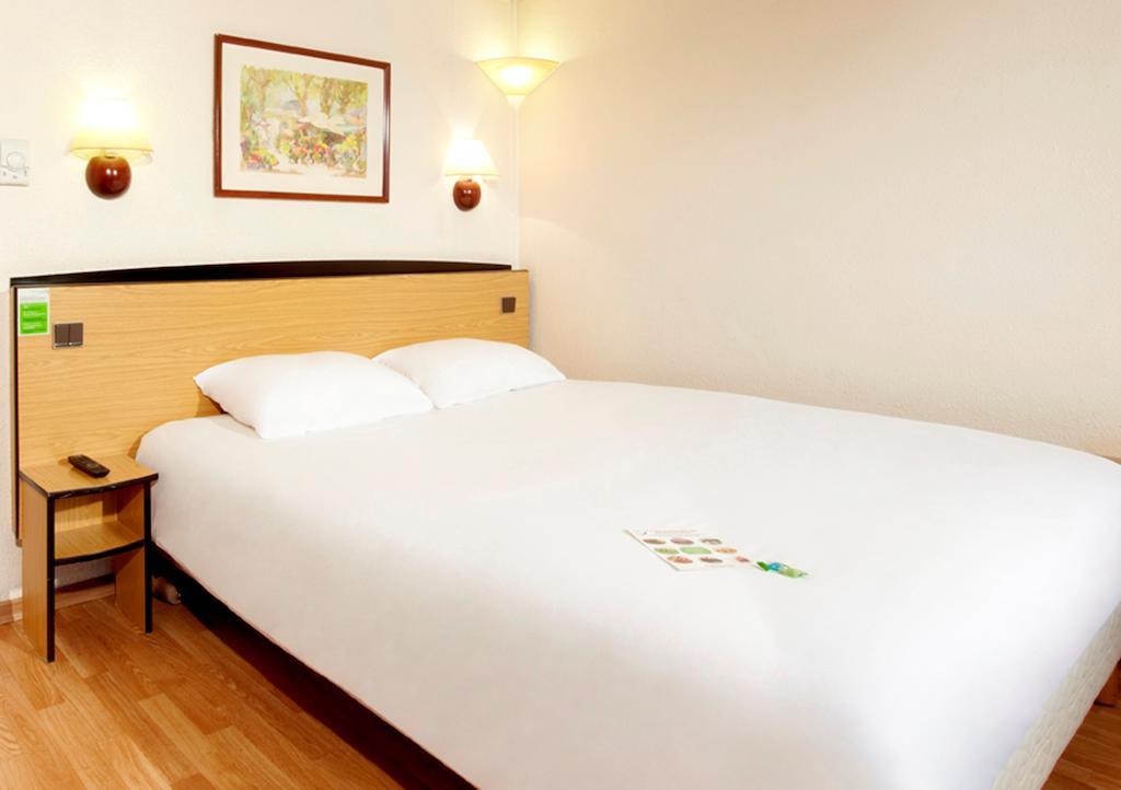 ก็องปานีล มานอสค์ Hotel มาโนสก์ ภายนอก รูปภาพ
